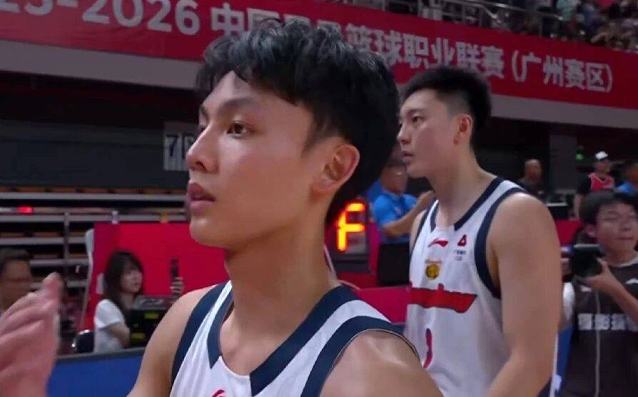 广东男篮85-64大胜广州，三大改变明显，球员评分出炉：胡明轩9.7分杜锋4.4分