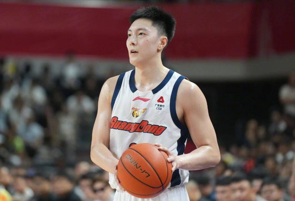 广东男篮85-64大胜广州，三大改变明显，球员评分出炉：胡明轩9.7分杜锋4.4分