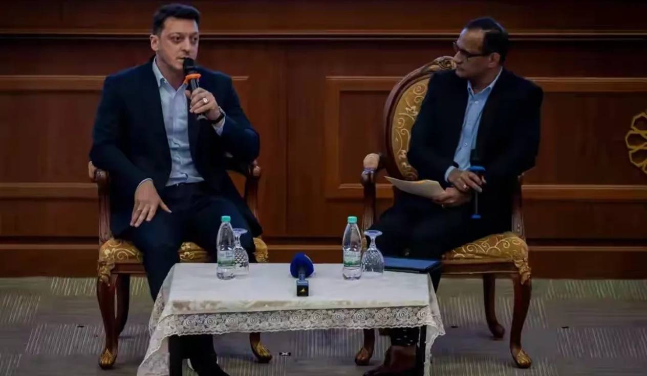 阿森纳彻底圈粉！厄齐尔亲口证实：被球队抛弃，只因涉疆错误言论