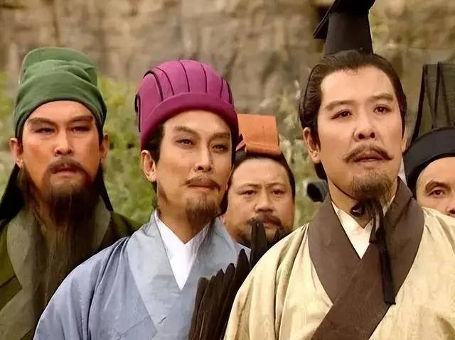 除了卧龙凤雏,三国的顶级谋士为何都不投靠刘备?